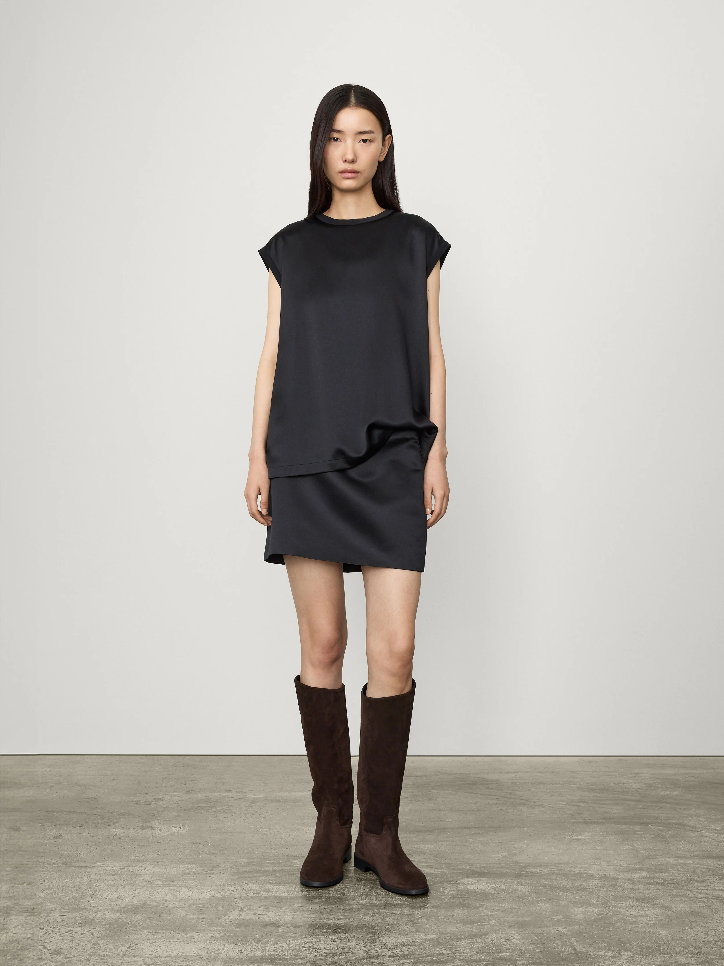 Round Neck Sleeveless Top - Image 2