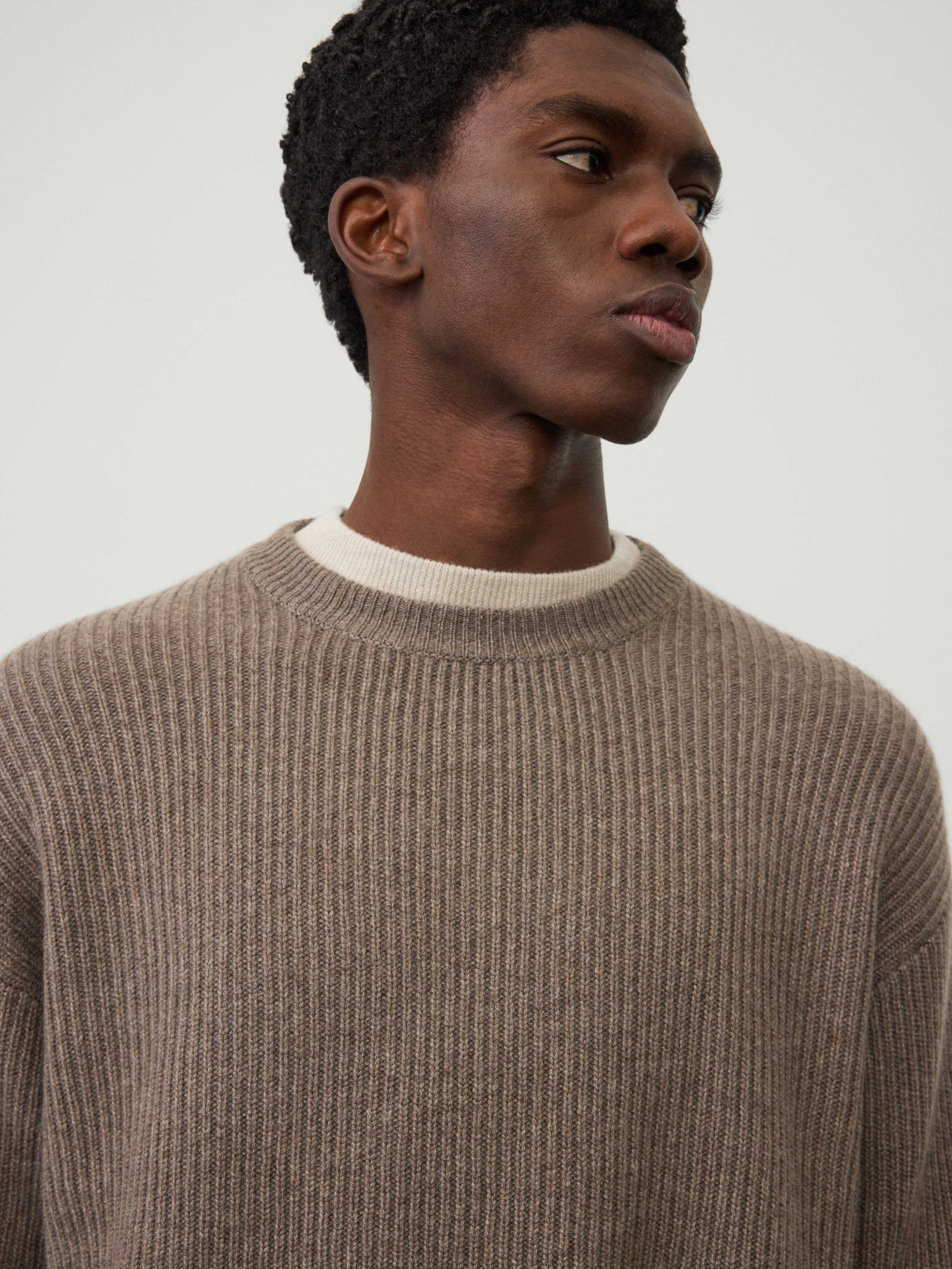 The William Sweater - Image 4